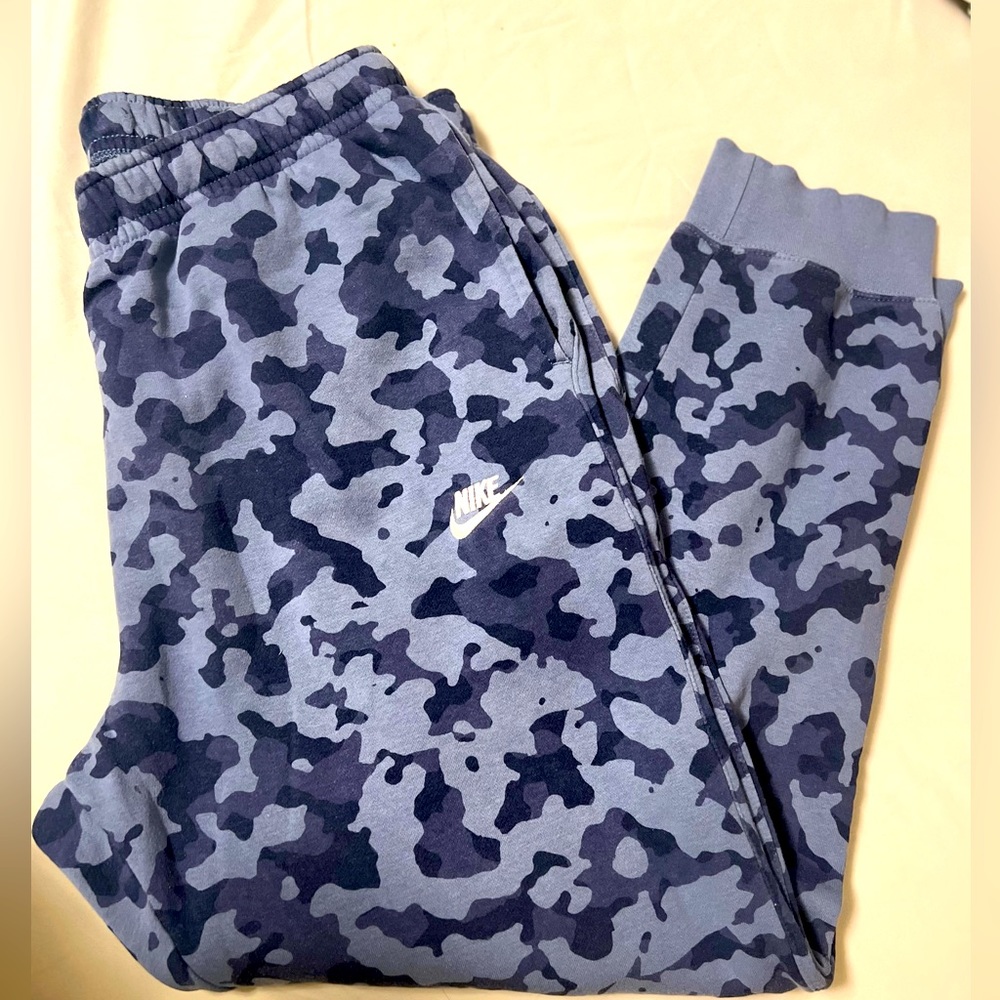 Nike blue camo extra-large fleece lined sweatpants nwot